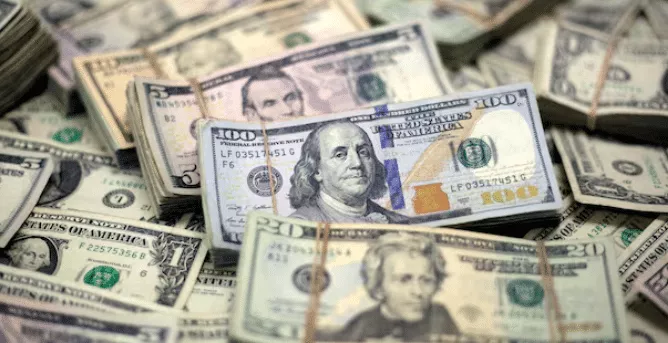 EUR / USD